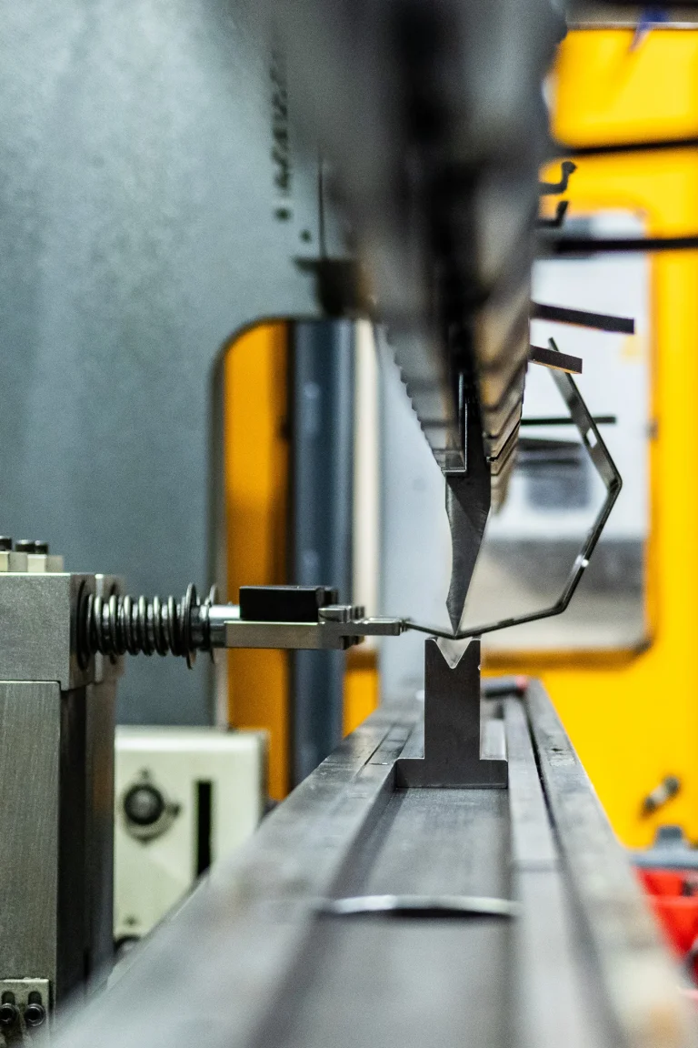 Gięcie blach i metalu w CNC Rzeszów